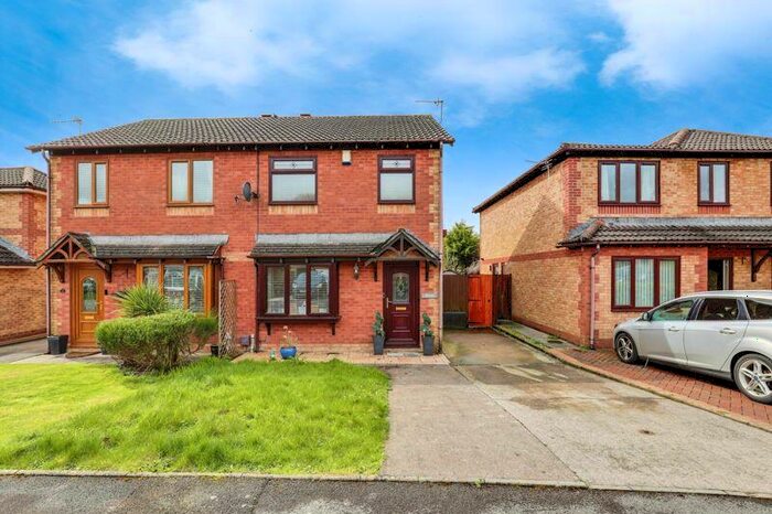 3 Bedroom Semi-Detached House For Sale In , Alder Grove, Llantwit Fardre, Pontypridd, Rhondda Cynon Taff, CF38