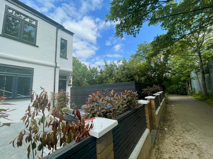 2 Bedroom Flat To Rent In Lyveden Road, London, SW17