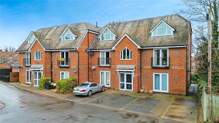 2 Bedroom Apartment For Sale In Lundy Lane, Reading, Berkshire, RG30