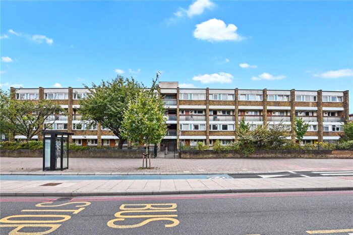 3 Bedroom Flat To Rent In Buttermere House, Mile End Road, Bow, London, E3
