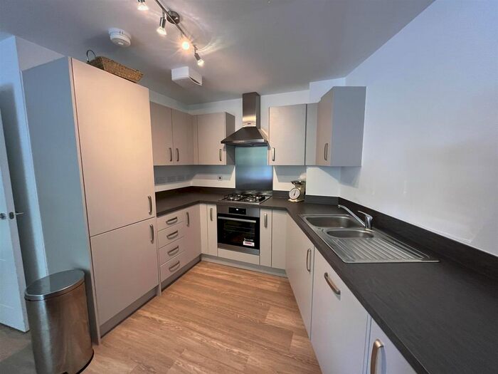 2 Bedroom Flat To Rent In Centenary Way, Penzance, TR18