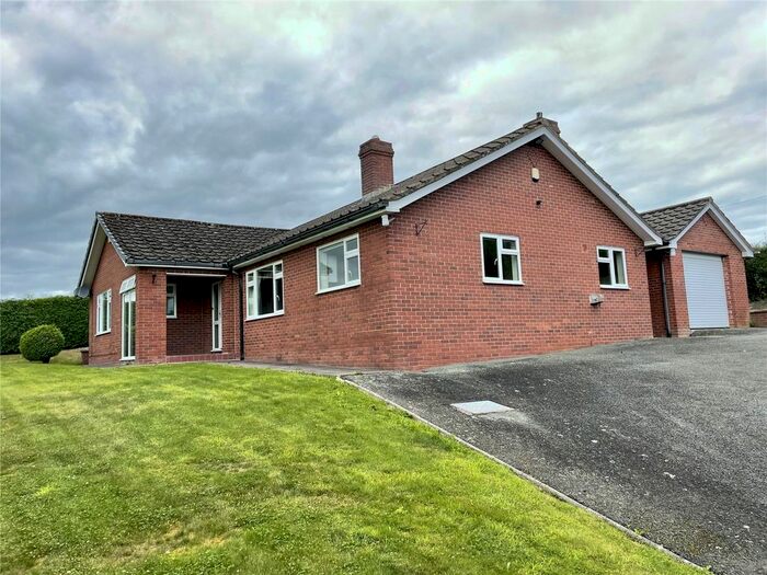 3 Bedroom Bungalow To Rent In Brynhaul, Llanfair Road, Newtown, Powys, SY16