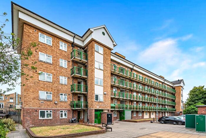 2 Bedroom Flat For Sale In Londesborough Road, Stoke Newington, N16