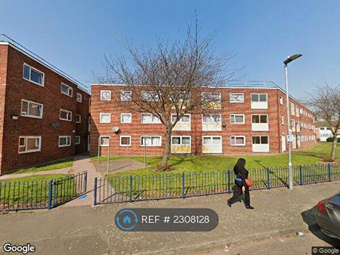 3 Bedroom Flat To Rent In Harts Lane, Barking, IG11