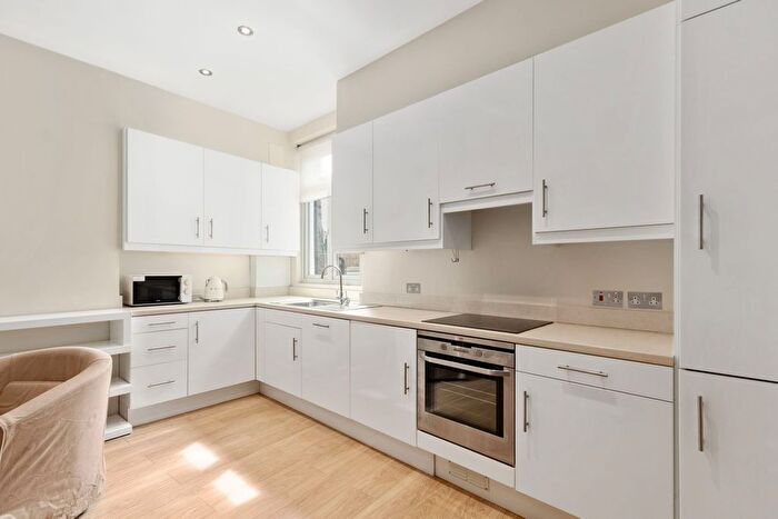 2 Bedroom Flat To Rent In Chiswick High Road, Chiswick, London, W4