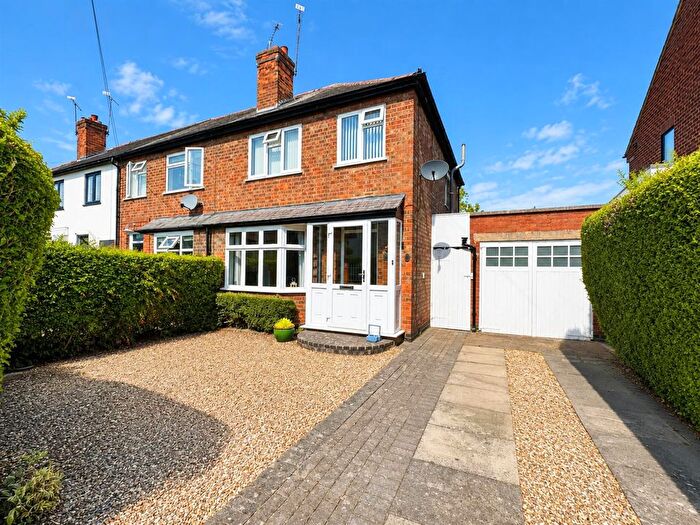 3 Bedroom Town House For Sale In Chaucer Street, Narborough, Leicester, LE19