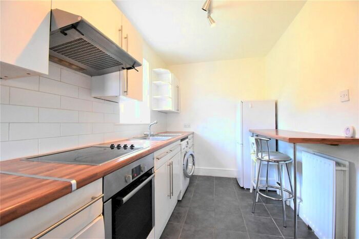 1 Bedroom Flat To Rent In Bath Road, Maidenhead, SL6