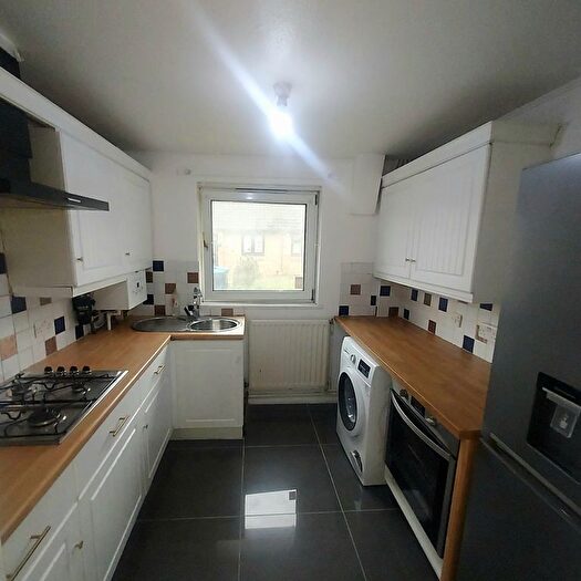 3 Bedroom Bungalow To Rent In Gillett Road, Thornton Heath, CR7