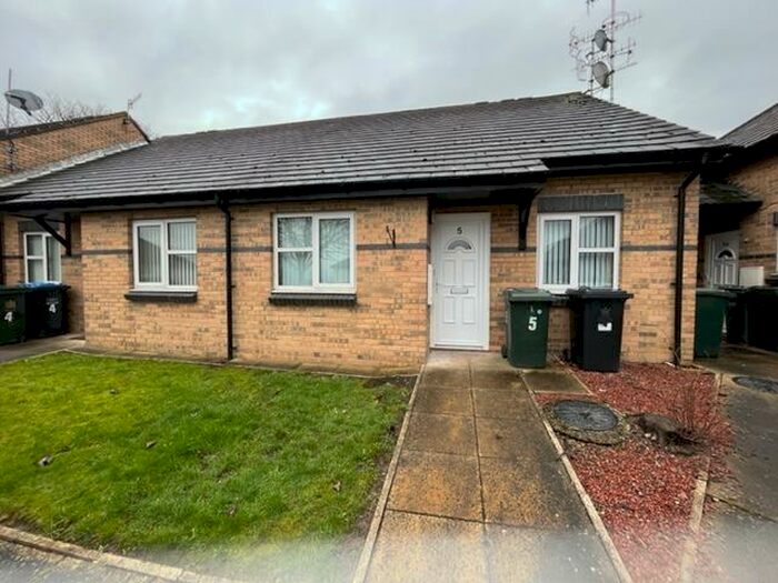 2 Bedroom Bungalow To Rent In Farm Hill Court, Bradford, BD10