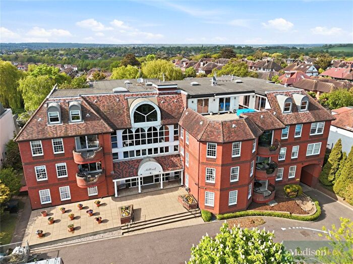 2 Bedroom Flat For Sale In Manor Road, Chigwell, Essex, IG7