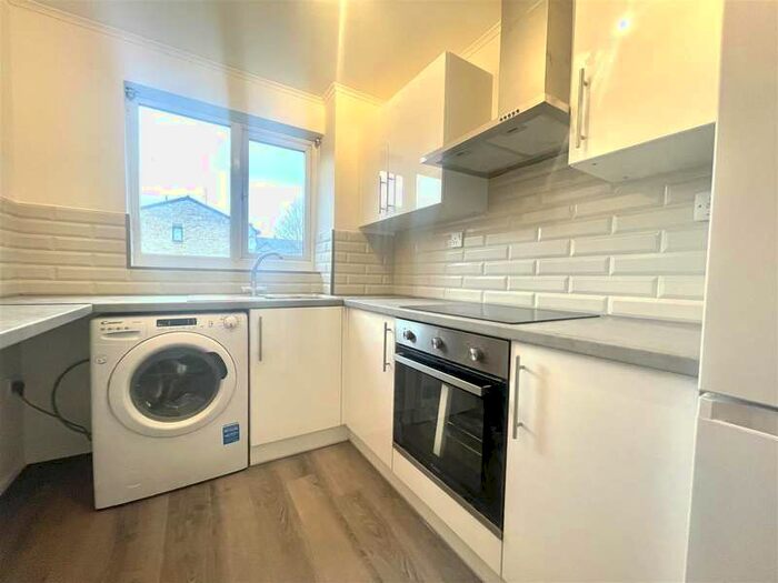 1 Bedroom Flat To Rent In Gartons Close, Enfield, EN3