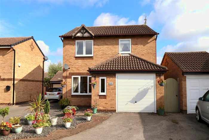 3 Bedroom Detached House For Sale In Burns Close, Pocklington, York, YO42