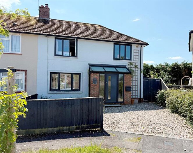 3 Bedroom Semi Detached House For Sale In Hill Close, Newbury, RG14
