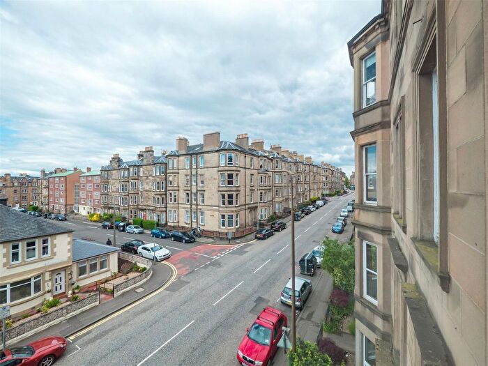 4 Bedroom Flat To Rent In Polwarth Gardens, Edinburgh, EH11