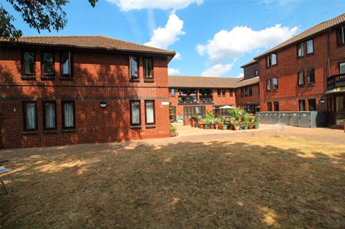 1 Bedroom Apartment For Sale In Hamble Lane, Hamble, Southampton, Hampshire, SO31