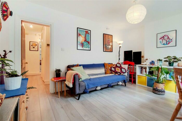 1 Bedroom Apartment To Rent In Driffield Road, London, E3