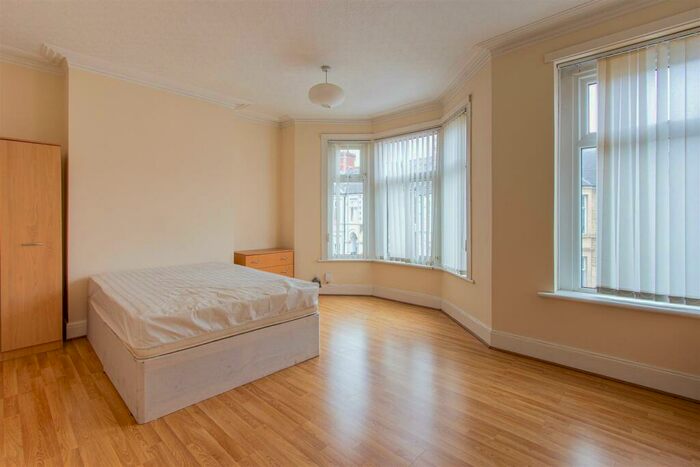 5 Bedroom Private Hall To Rent In Mackintosh Place, Roath, CF24