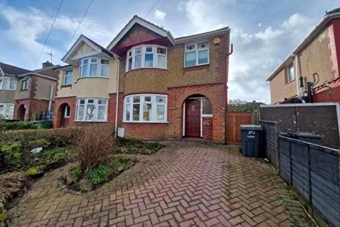 3 Bedroom Semi-Detached House To Rent In Somerset Avenue, Luton, LU2