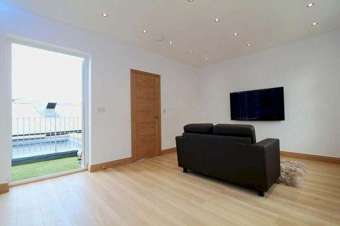 3 Bedroom Flat To Rent In St Pauls, Highbury &amp; Islington, N1
