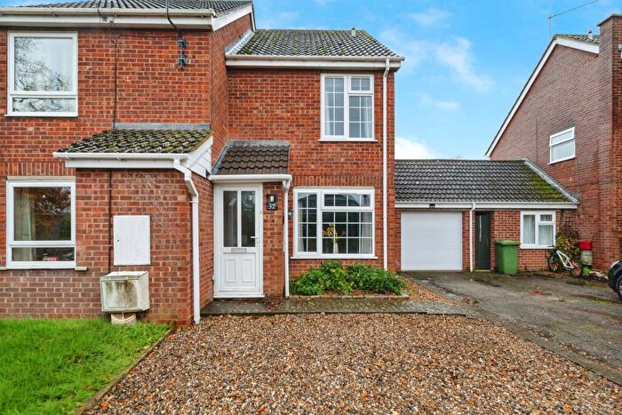 2 Bedroom Semi-Detached House For Sale In Chapel Road, Norwich, NR13