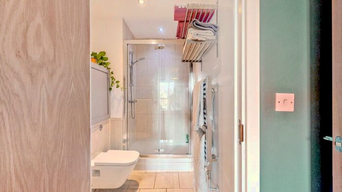 2 Bedroom Flat For Sale In Whiston Road, London, E2