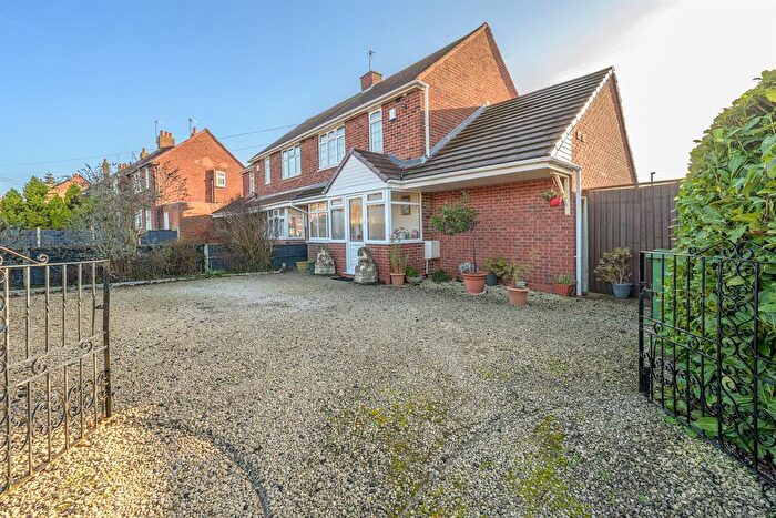 3 Bedroom Semi Detached House For Sale In Fairfield Road, Wordsley, DY8