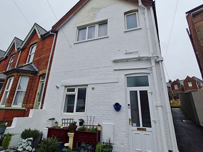 2 Bedroom Flat To Rent In Tennyson Road, Cowes, PO33