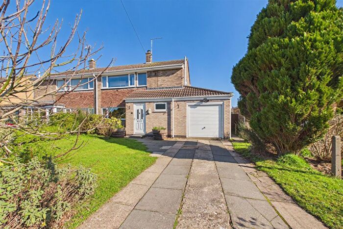 3 Bedroom Semi Detached House For Sale In Macaulay Drive, Balderton, Newark, NG24