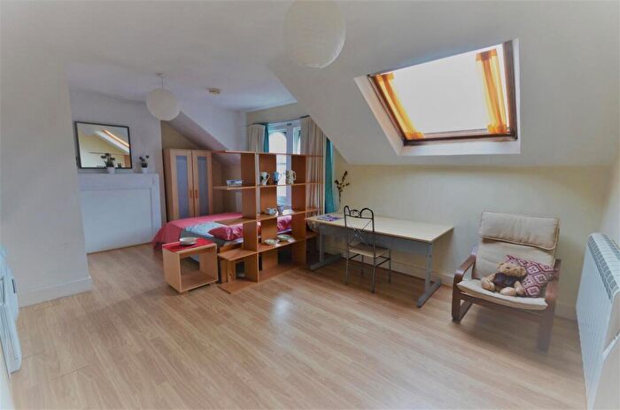 Studio To Rent In Church Lane, N8