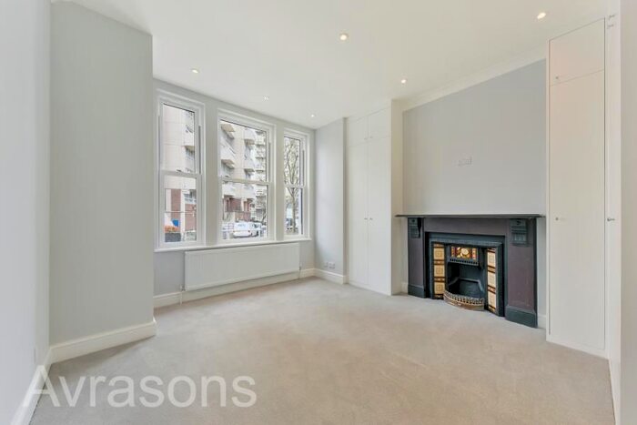 2 Bedroom Flat To Rent In Grantham Road, London, SW9