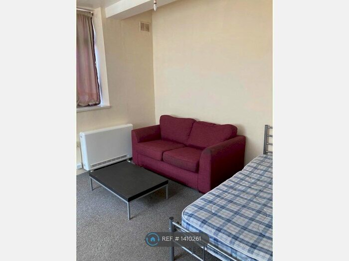 1 Bedroom Flat To Rent In Lower Oxford Street, Castleford, WF10