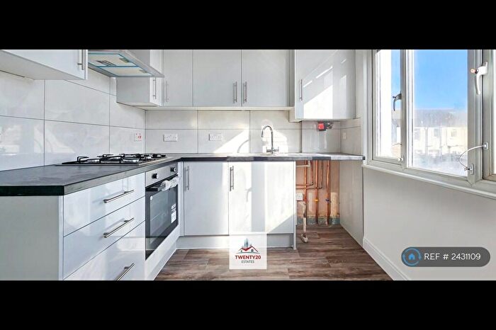 3 Bedroom Flat To Rent In Southend Road, Rochford, SS4