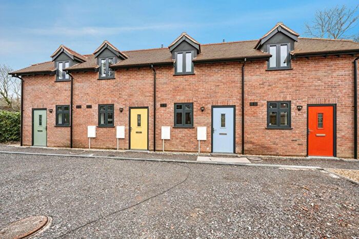 2 Bedroom Terraced House For Sale In South Street, Hythe, Southampton, SO45