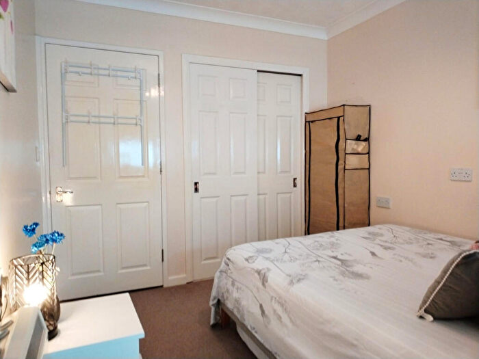 1 Bedroom Flat For Sale In Tebbit Close, Bracknell, RG12