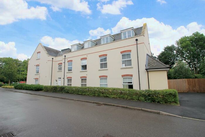 2 Bedroom Flat To Rent In Hambrook, PO18