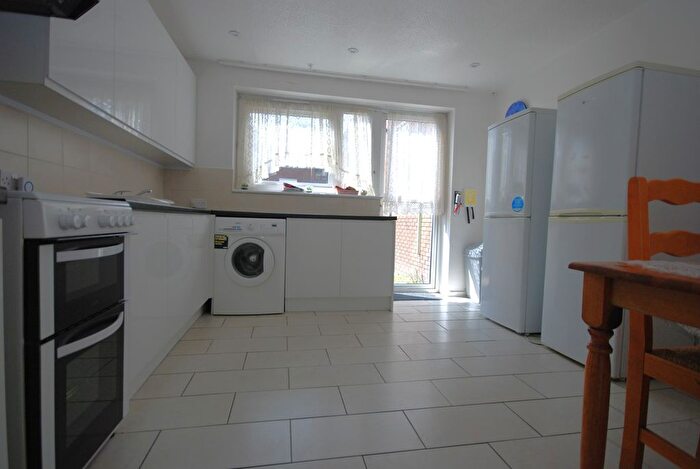 3 Bedroom Flat To Rent In Culmore Road, Peckham, SE15
