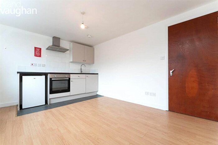 Flat To Rent In Railway Road, Newhaven, East Sussex, BN9
