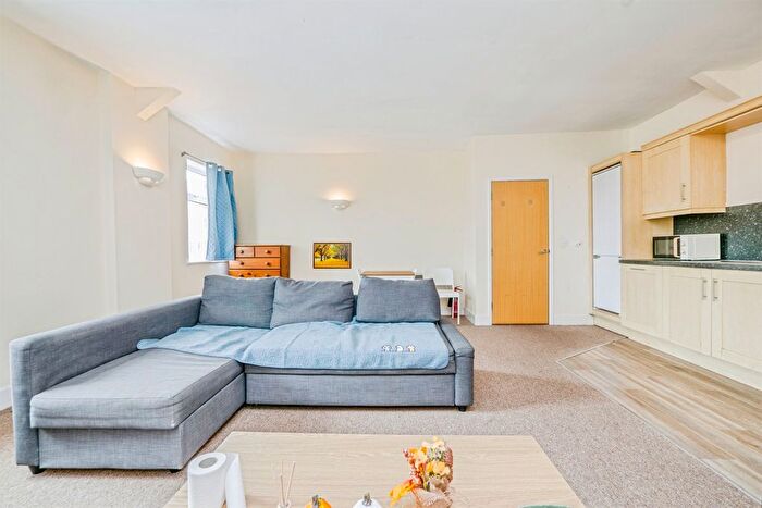 2 Bedroom Flat For Sale In Westgate Street, Cardiff, CF10
