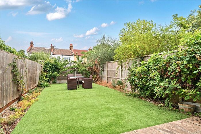 2 Bedroom Flat For Sale In Arcadian Gardens, Wood Green, London, N22