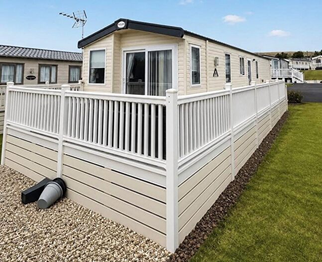 2 Bedroom Park Home For Sale In Broadland Park & Marina, Oulton Broad, NR33