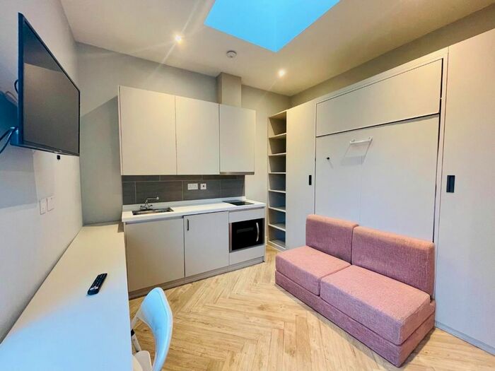 Studio To Rent In Hanger Lane, Ealing, London, W5