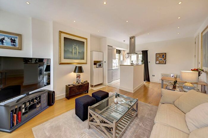 2 Bedroom Flat For Sale In Park Walk, Chelsea, SW10