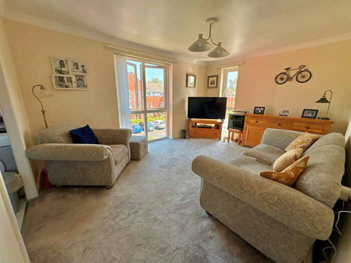 2 Bedroom Flat For Sale In Metcalfe Drive, Romiley, Stockport, SK6