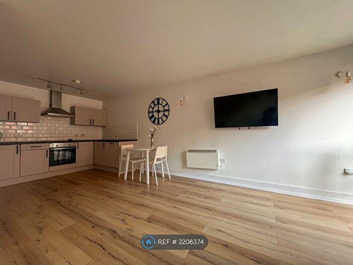 2 Bedroom Flat To Rent In Moss Street, Liverpool, L6