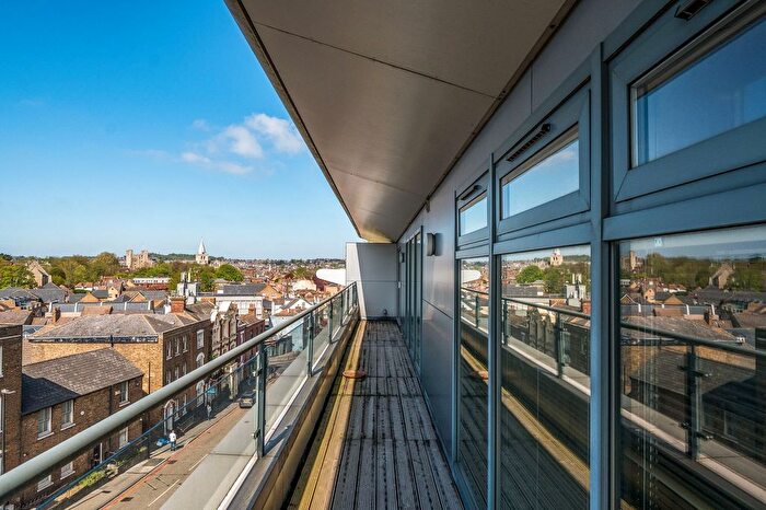 3 Bedroom Flat For Sale In St. Catherines Court, Rochester, Kent., ME1