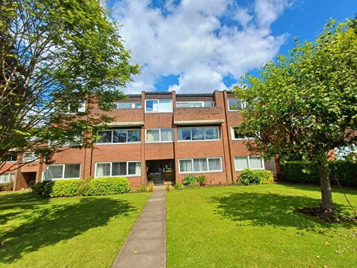3 Bedroom Flat To Rent In The Laurels, Station Road, Sutton Coldfield, West Midlands, B73