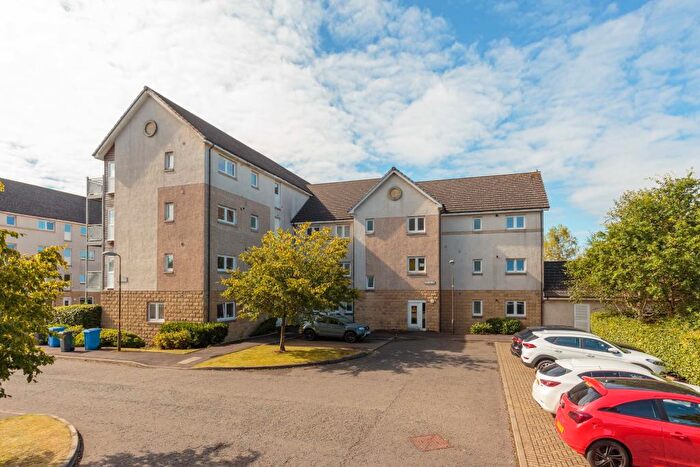 3 Bedroom Flat To Rent In Hawk Brae, West Lothian, Livingston, EH54