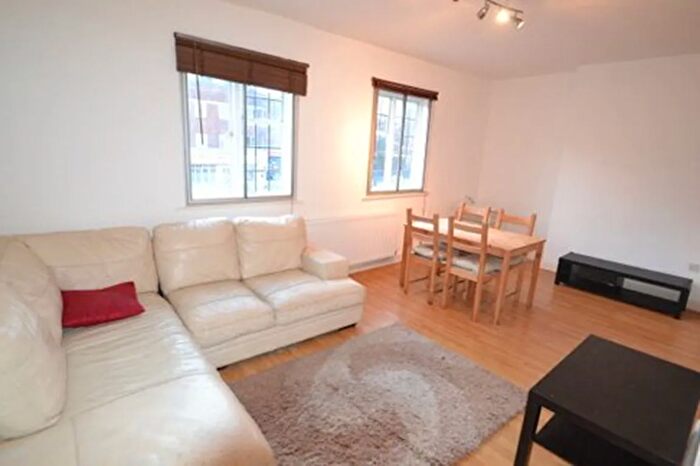 2 Bedroom Flat To Rent In Greenhill Parade, Great North Road, EN5