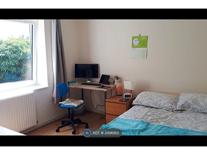 2 Bedroom Flat To Rent In Bardwell Court, St. Albans, AL1