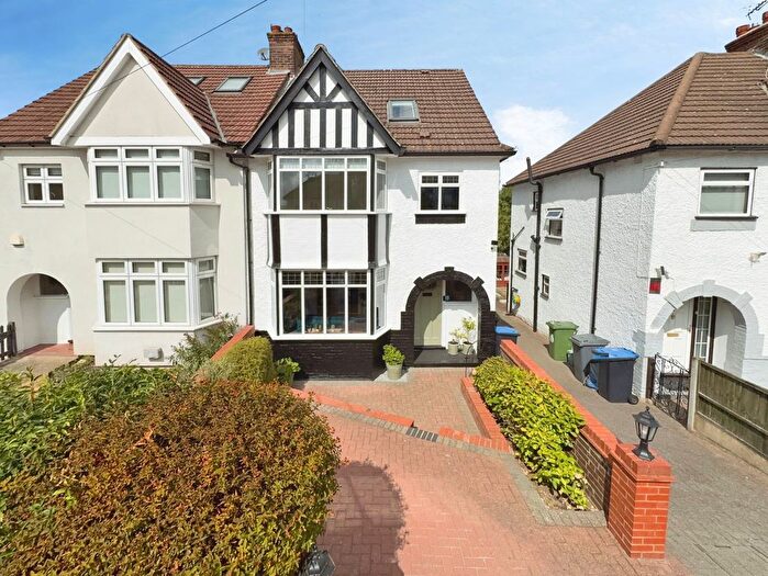 4 Bedroom Semi Detached House For Sale In Hillside, London, NW9